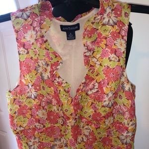 Beautiful Ann Taylor v neck floral top
